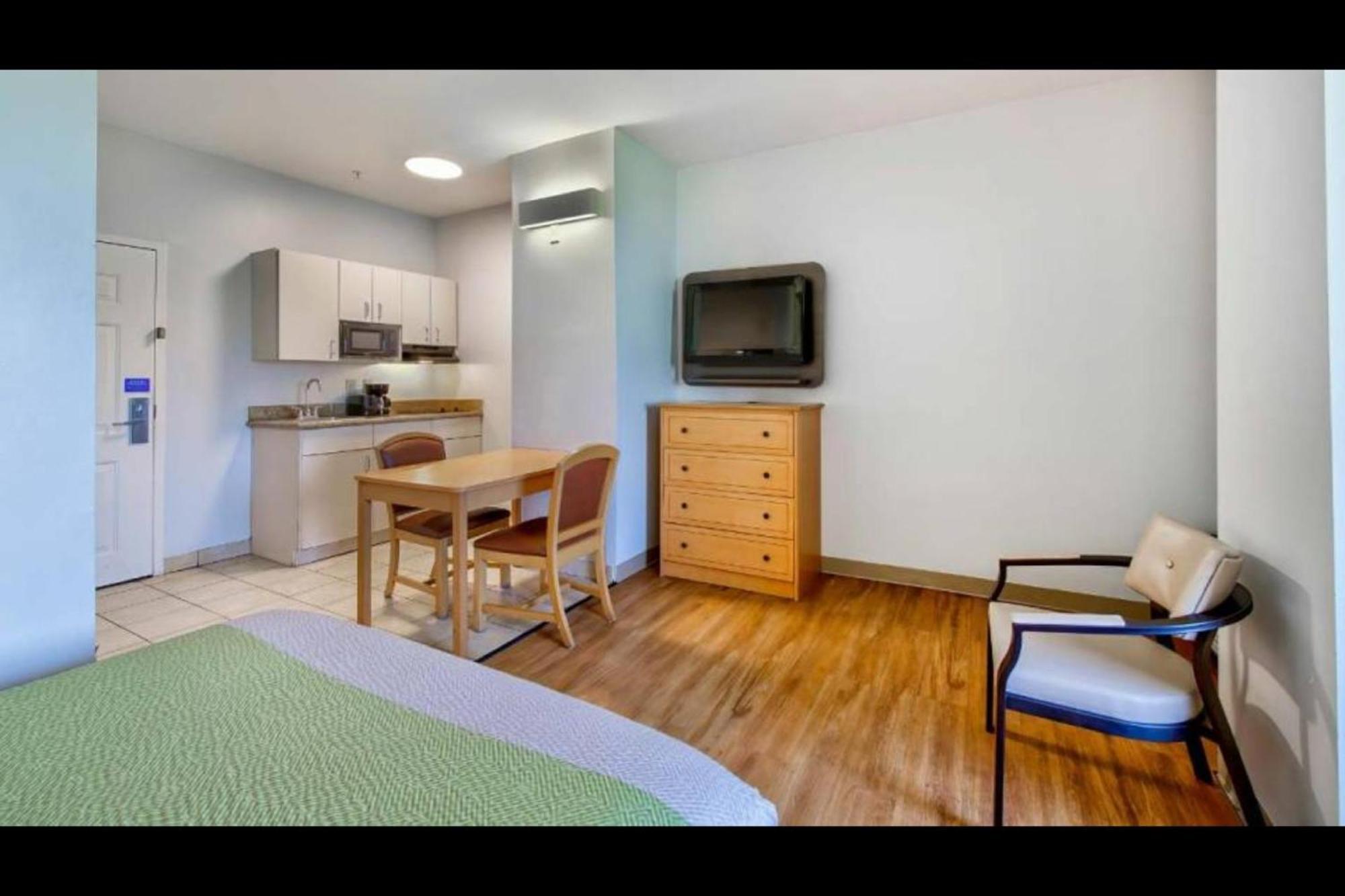 Oyo Townhouse Sulphur,La Extended Stay Екстериор снимка